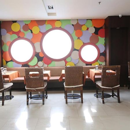 Hotel Santika Понтианак Экстерьер фото