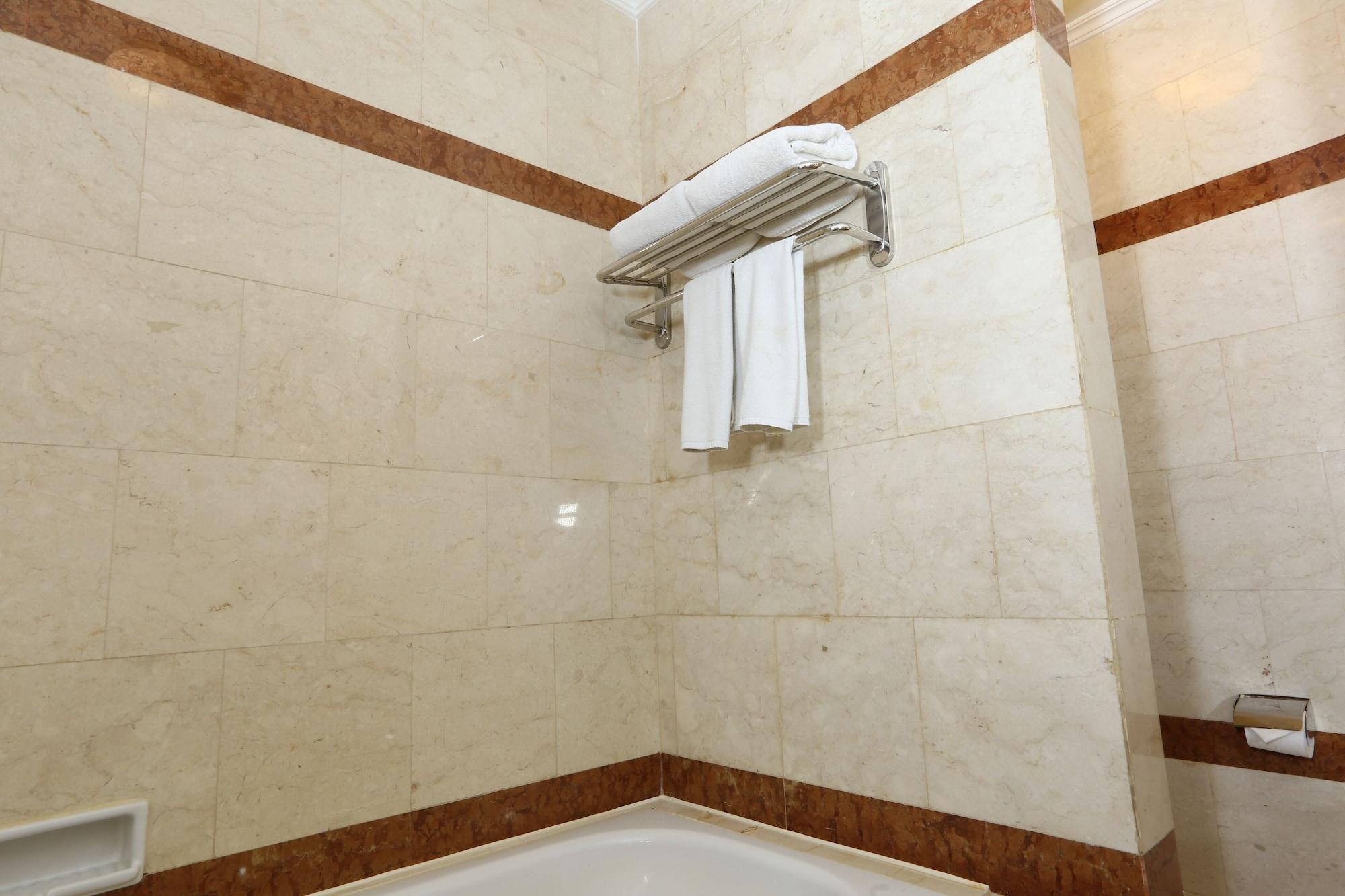 Hotel Santika Понтианак Экстерьер фото
