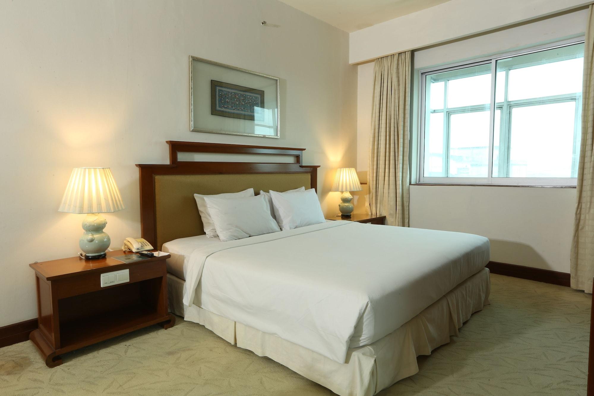 Hotel Santika Понтианак Экстерьер фото