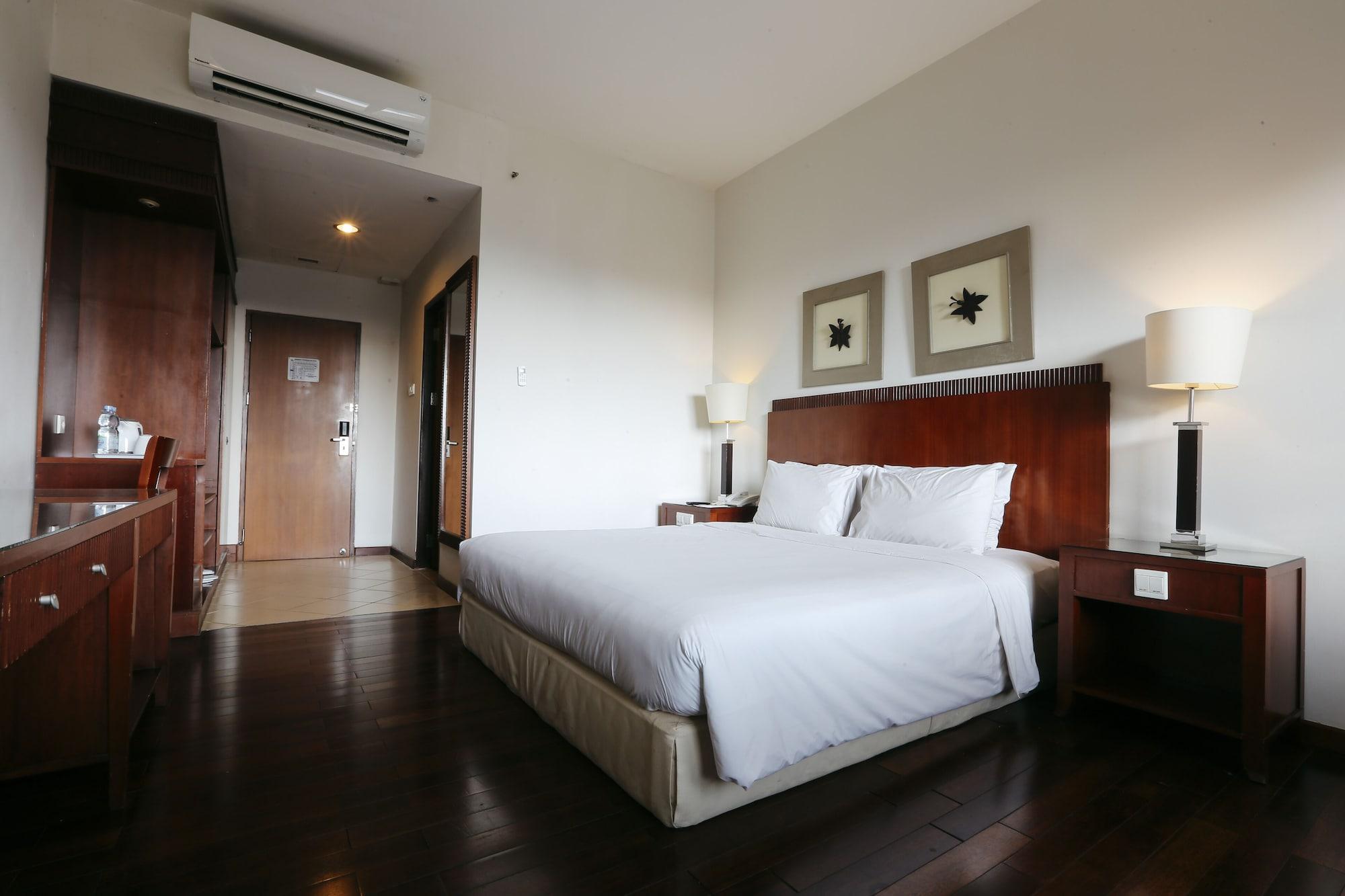 Hotel Santika Понтианак Экстерьер фото