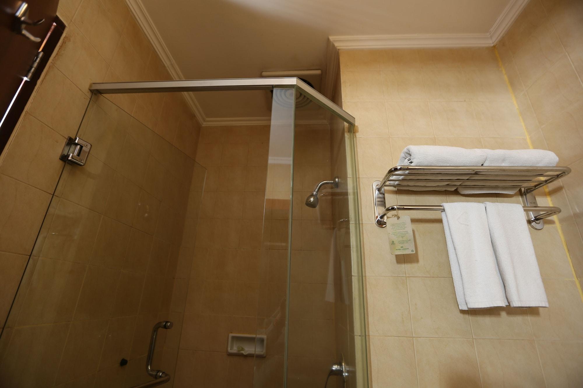 Hotel Santika Понтианак Экстерьер фото