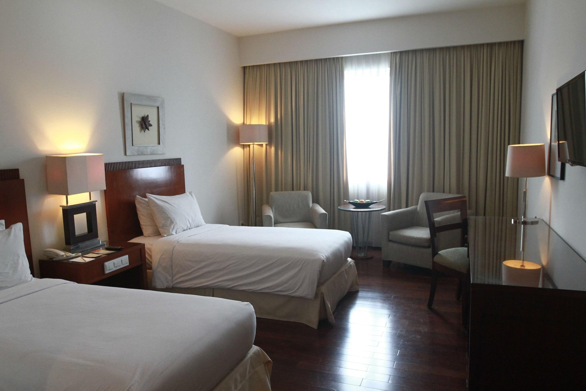 Hotel Santika Понтианак Экстерьер фото