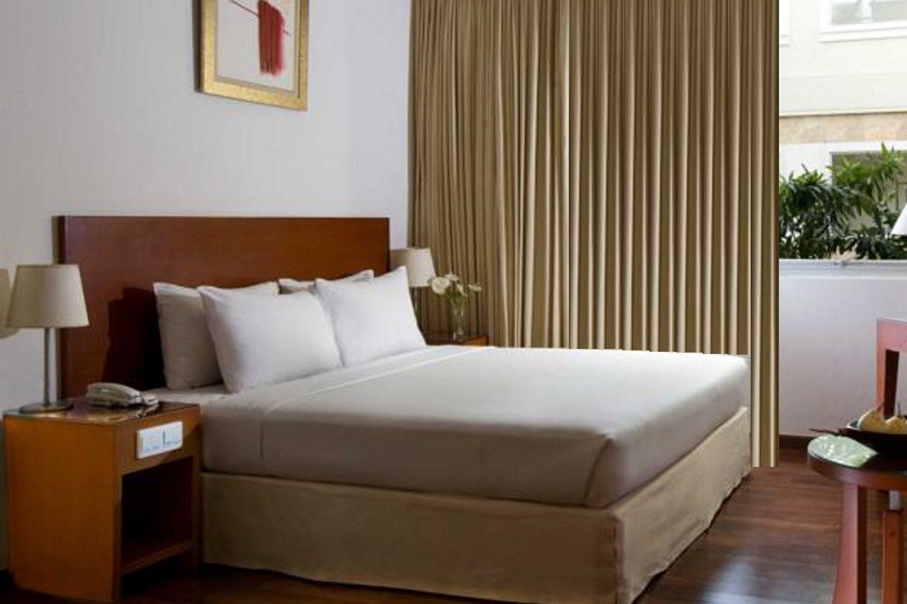 Hotel Santika Понтианак Экстерьер фото
