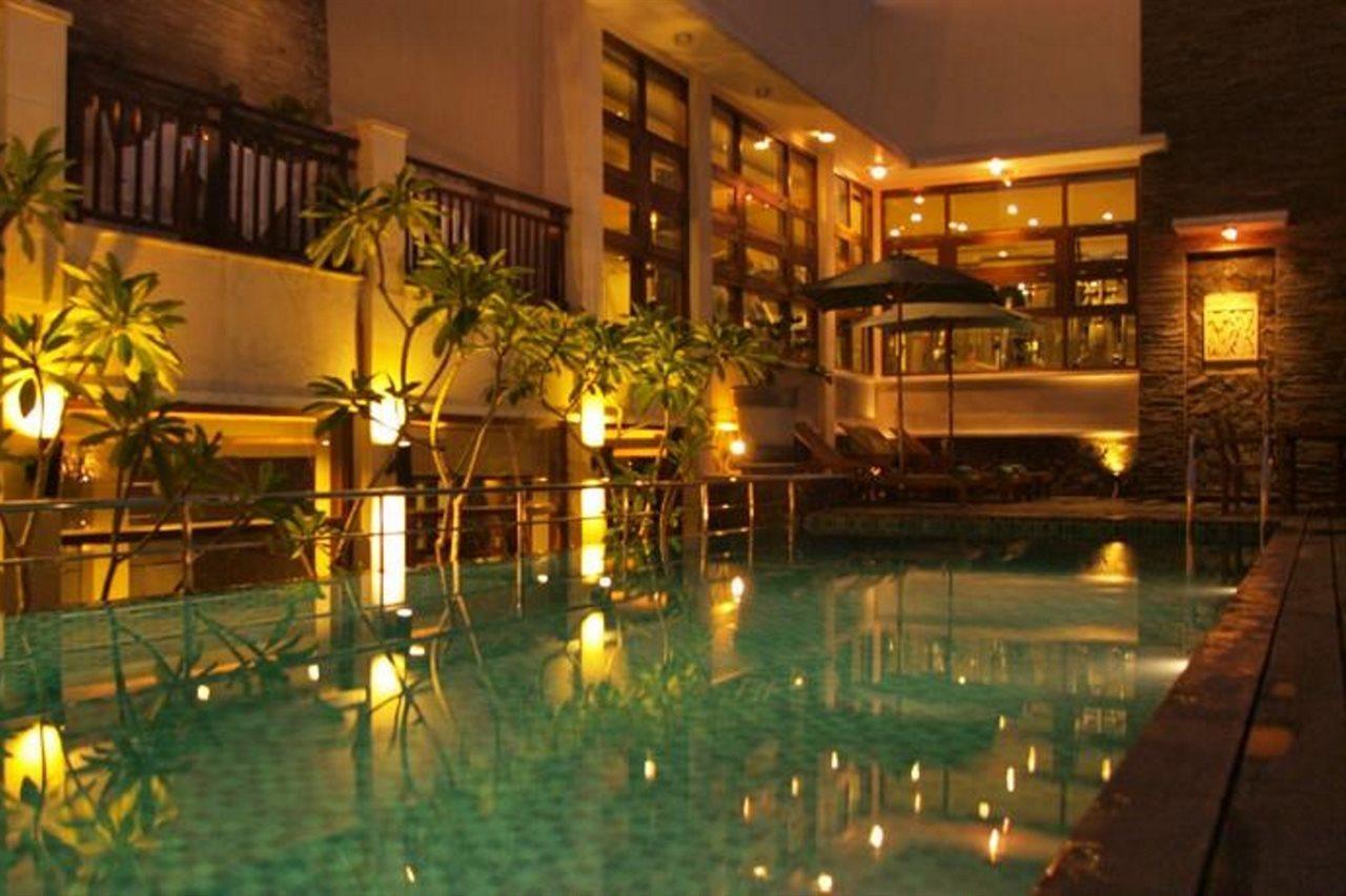 Hotel Santika Понтианак Экстерьер фото