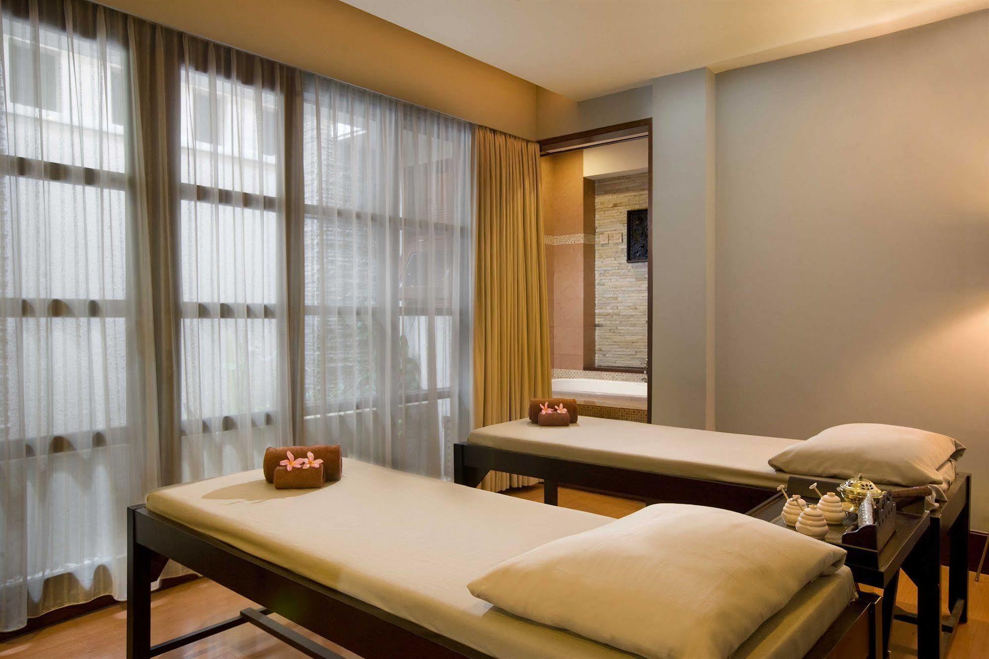 Hotel Santika Понтианак Экстерьер фото