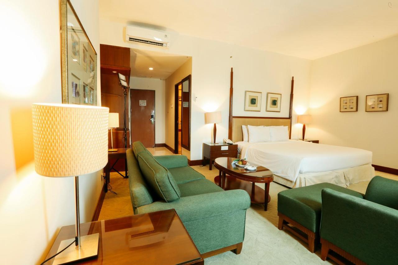 Hotel Santika Понтианак Экстерьер фото
