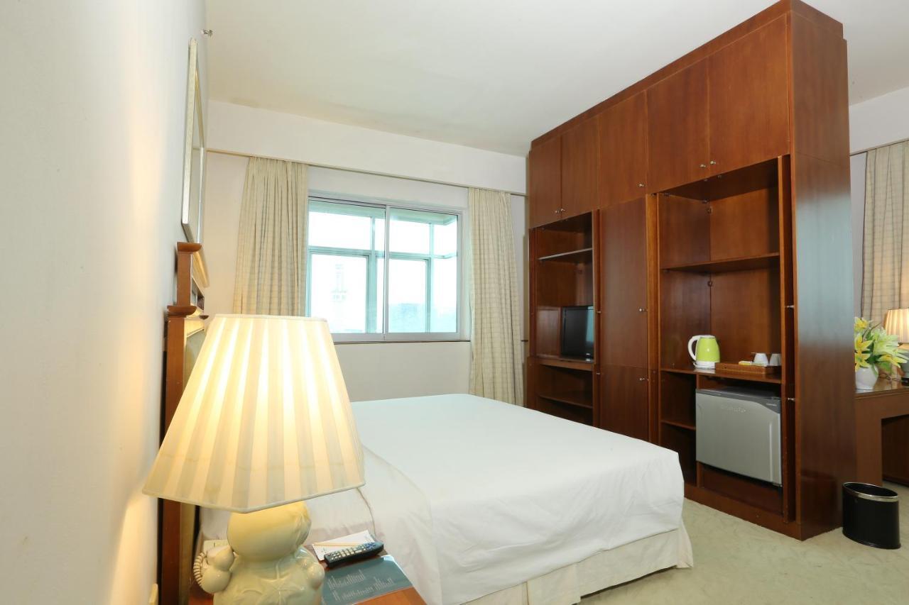 Hotel Santika Понтианак Экстерьер фото